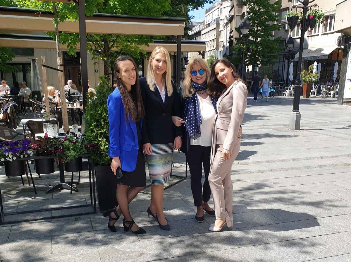Korisnice početne obuke IX generacije Pravosudne akademije u polufinalu takmičenja Themis 2021 Semi – pobednički tim Izvor: Pravosudna akademija Korisnice početne obuke IX generacije Pravosudne akademije u polufinalu takmičenja Themis 2021 Semi – pobednički tim Izvor: Pravosudna akademija