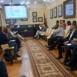 Малолетници као учиниоци кривичних дела и малолетна лица оштећена кривичним делом 1 Малолетници као учиниоци кривичних дела и малолетна лица оштећена кривичним делом 1