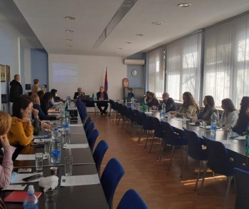 Малолетни учиниоци кривичних дела и ванинституционалне санкције и мере реакције - норма и пракса