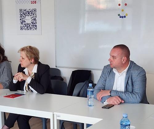 Данас је у тренинг центру Националне академије за јавну управу одржан округли сто „Сусрети тренера“